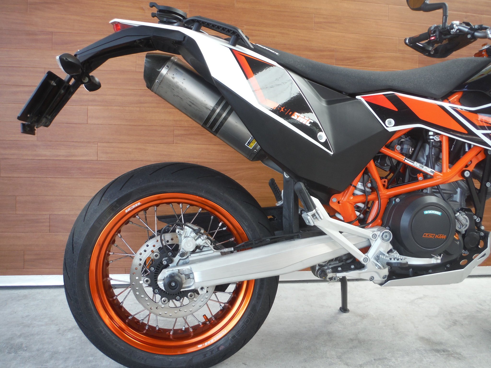 熊本中古車バイク情報 Ktm 690smcr 690 オレンジ 熊本のバイクショップ アール バイクの新車 中古 車販売や買取 レンタルバイクのことならおまかせください