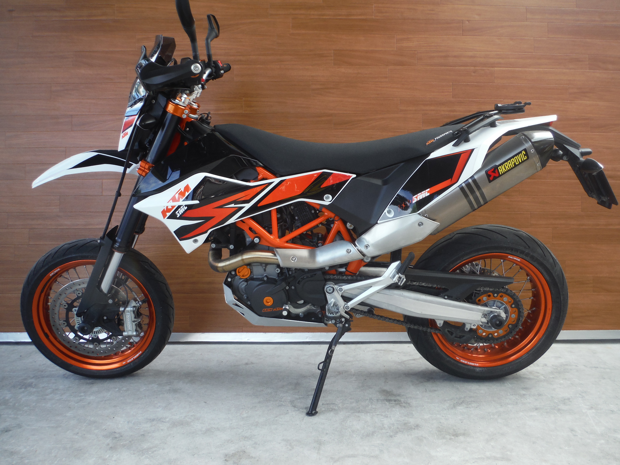 熊本中古車バイク情報 Ktm 690smcr 690 オレンジ 熊本のバイクショップ アール バイクの新車 中古 車販売や買取 レンタルバイクのことならおまかせください